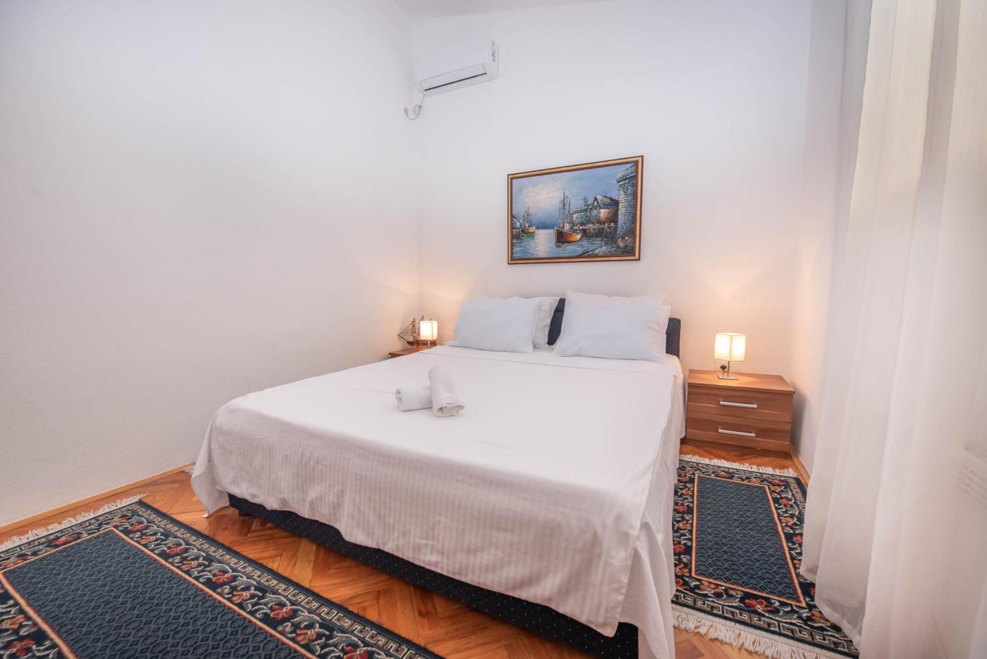 S&P City Center Apartments Kotor Buitenkant foto