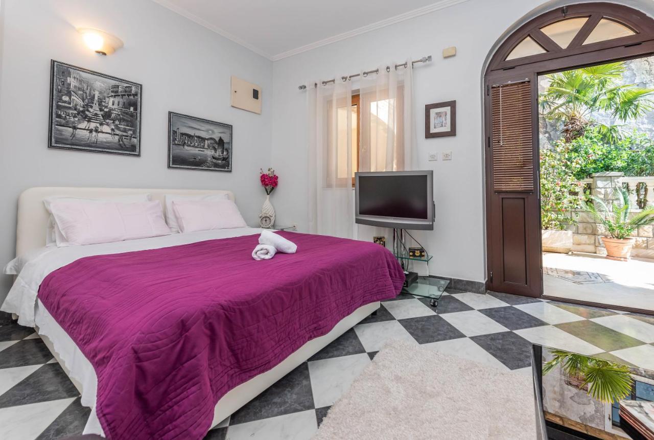 S&P City Center Apartments Kotor Buitenkant foto